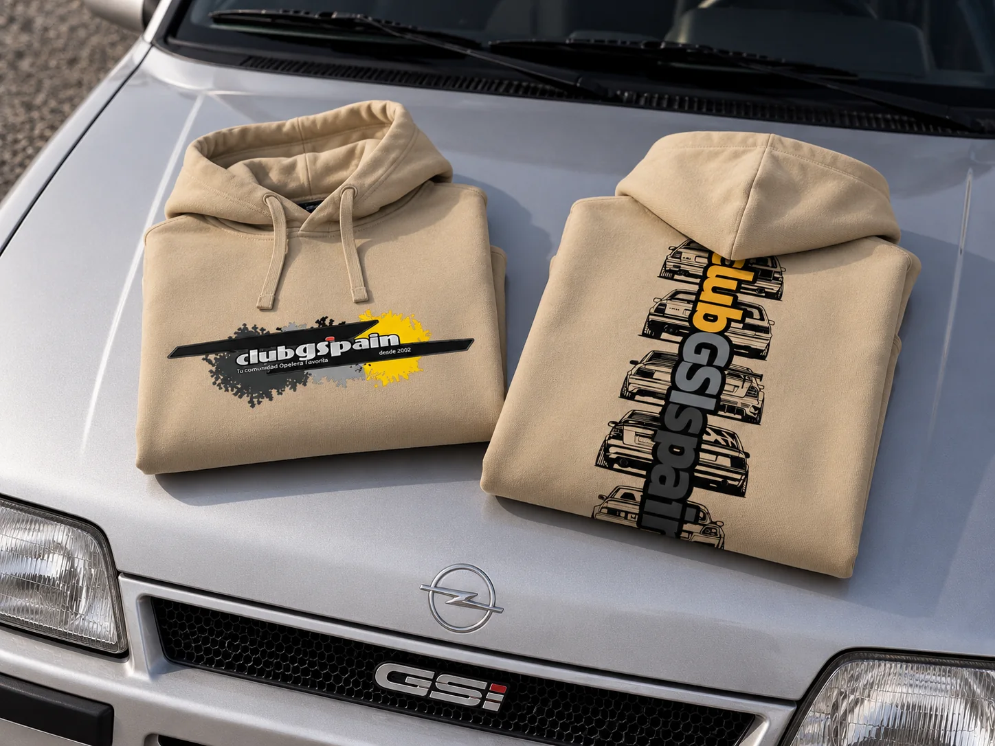 Sudaderas de la temporada 26-27 colocadas sobre el capó de un Opel clásico